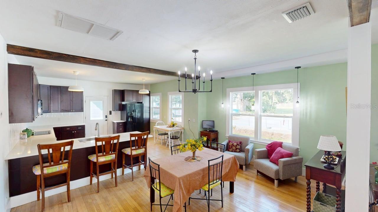 Image 7 of 40 For 2010 Maple Avenue