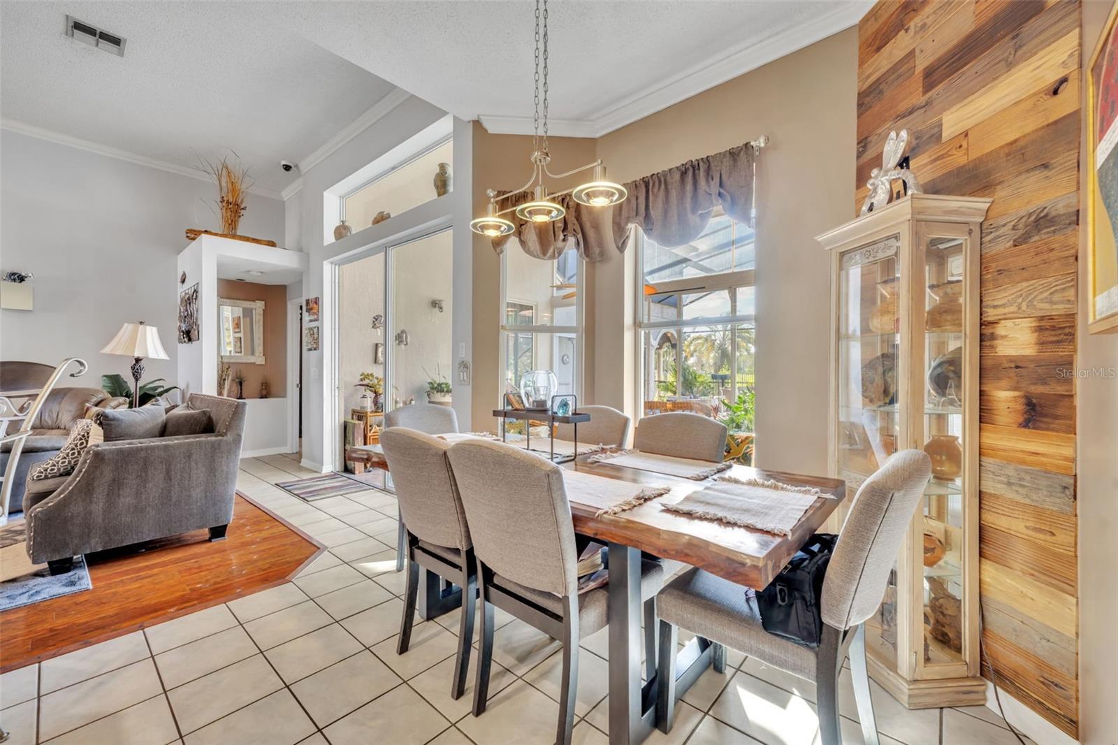 Image 10 of 56 For 524 Lakescape Court