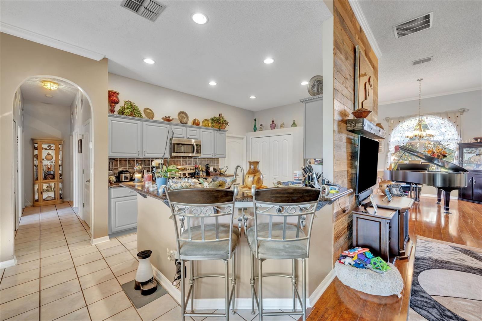 Image 11 of 56 For 524 Lakescape Court