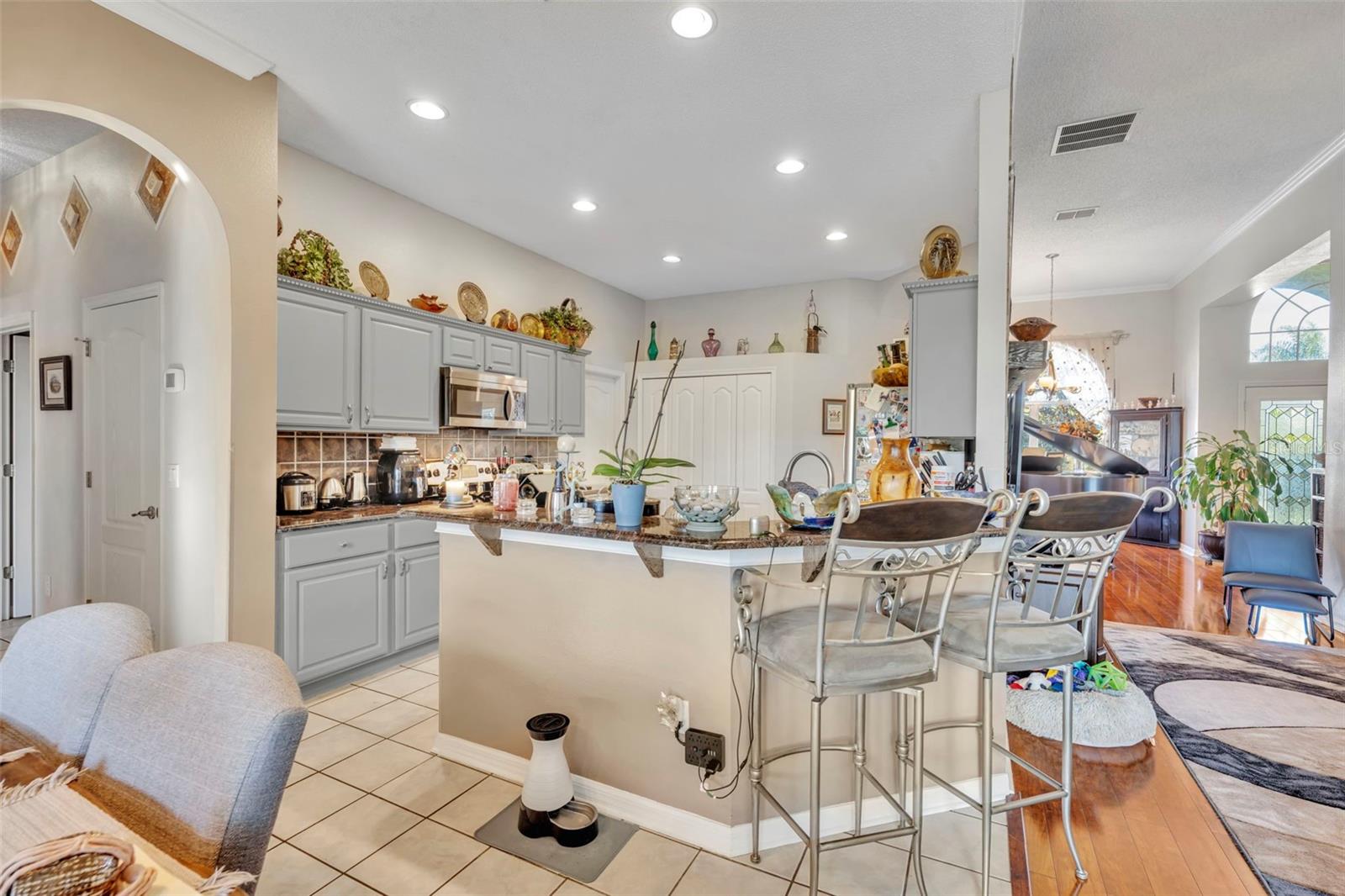 Image 12 of 56 For 524 Lakescape Court