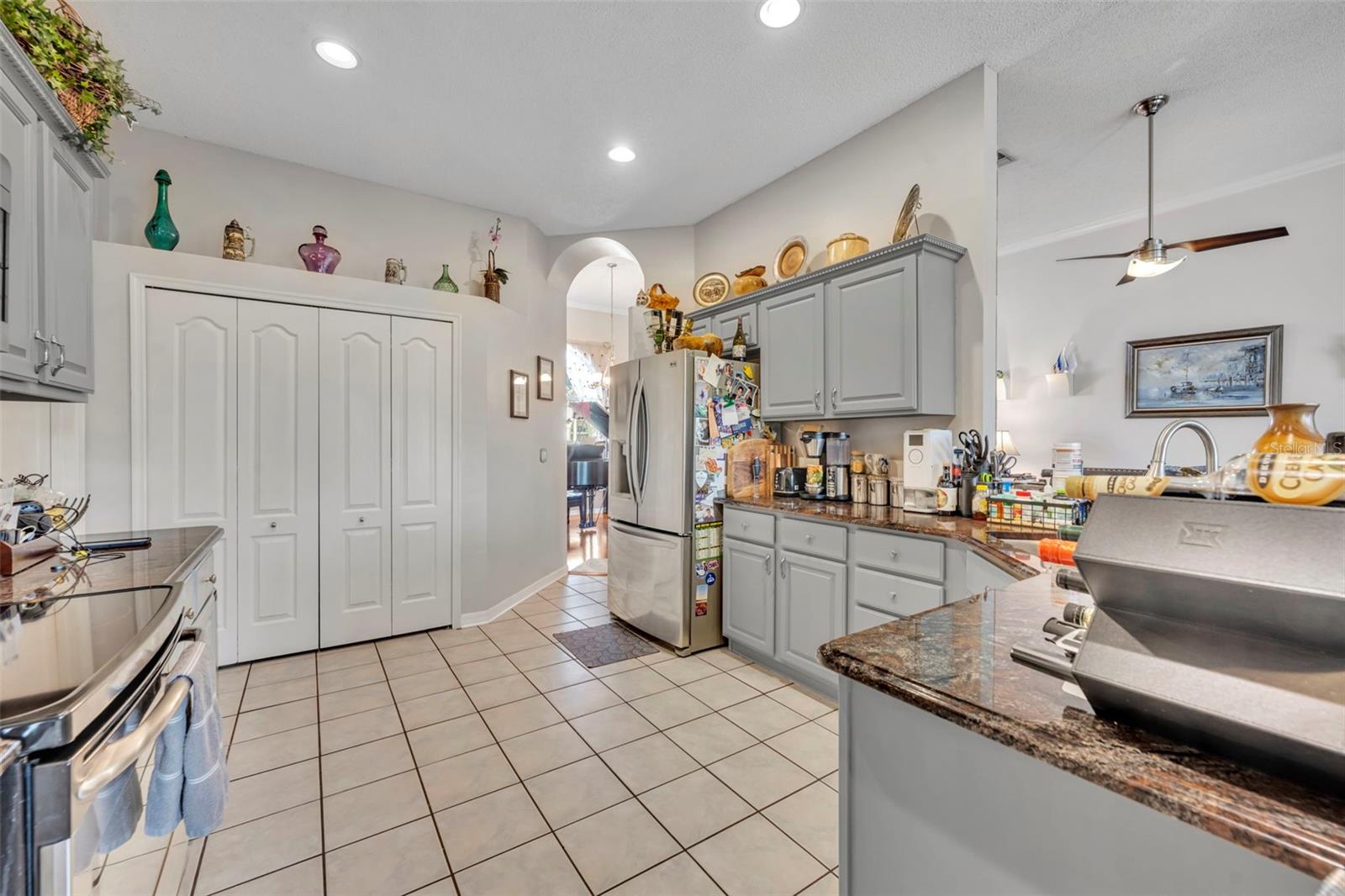 Image 13 of 56 For 524 Lakescape Court