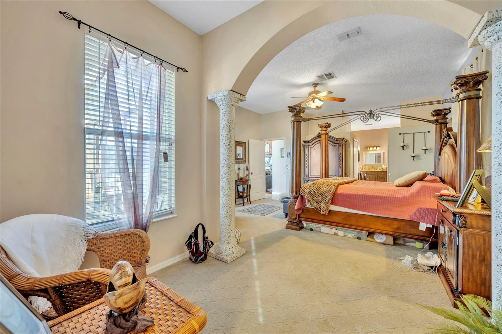 Image 22 of 56 For 524 Lakescape Court