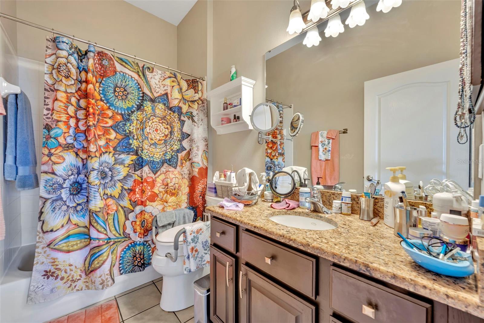 Image 28 of 56 For 524 Lakescape Court