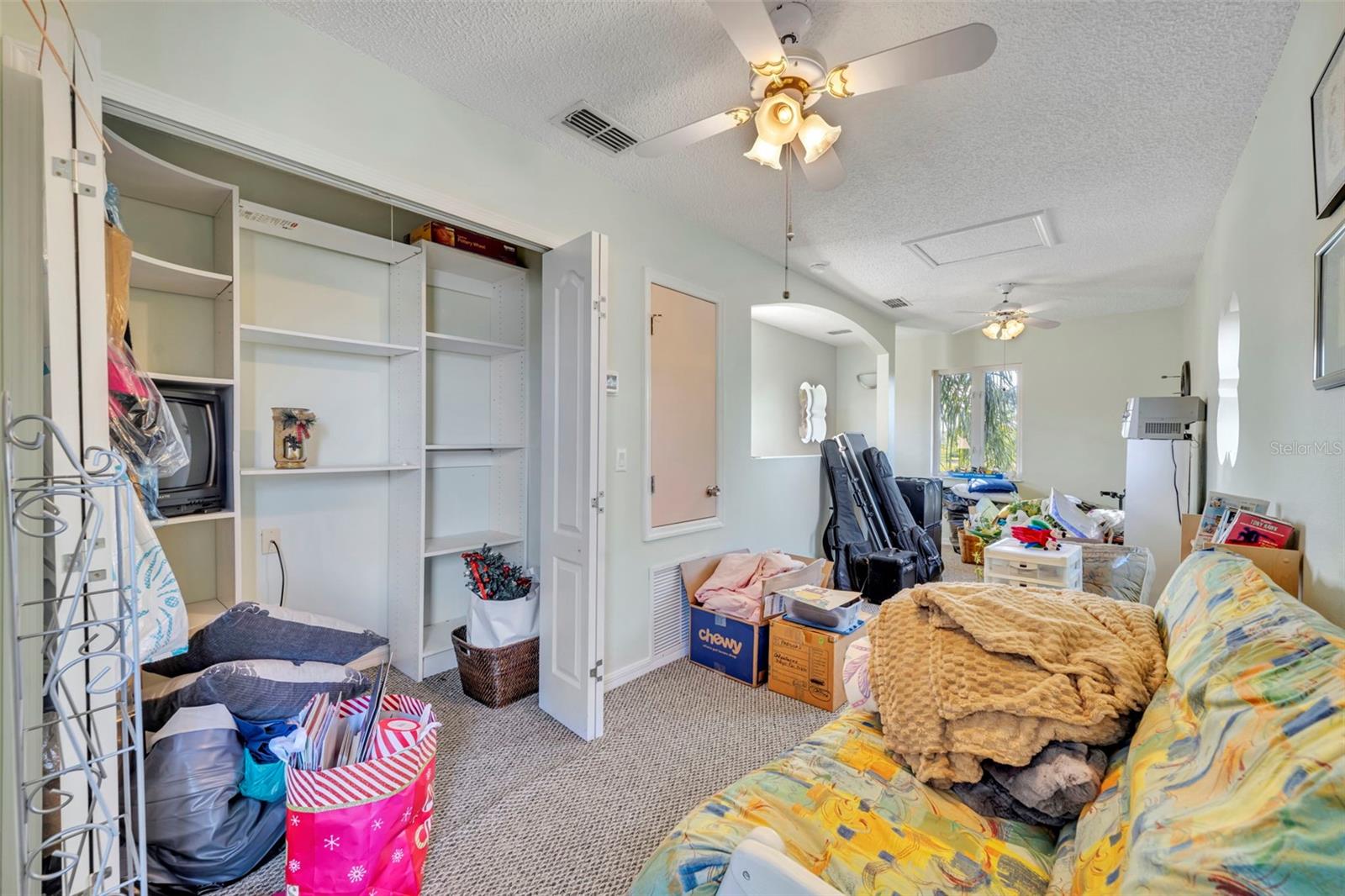 Image 31 of 56 For 524 Lakescape Court