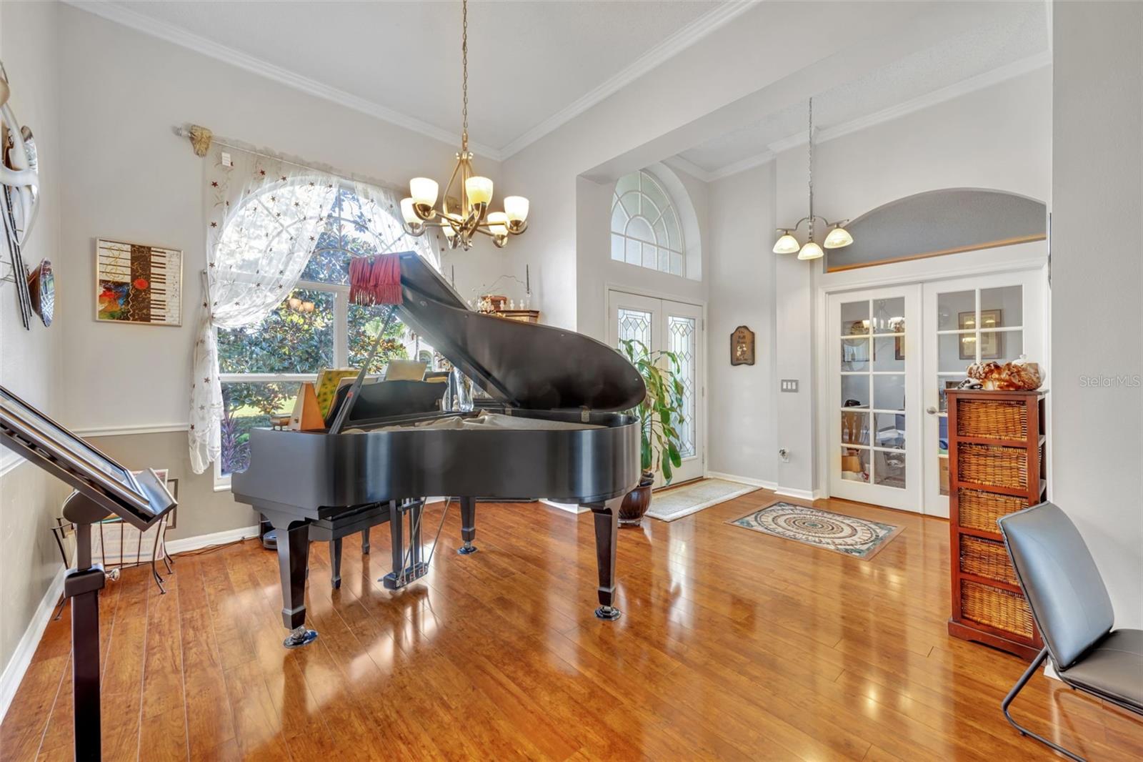 Image 4 of 56 For 524 Lakescape Court