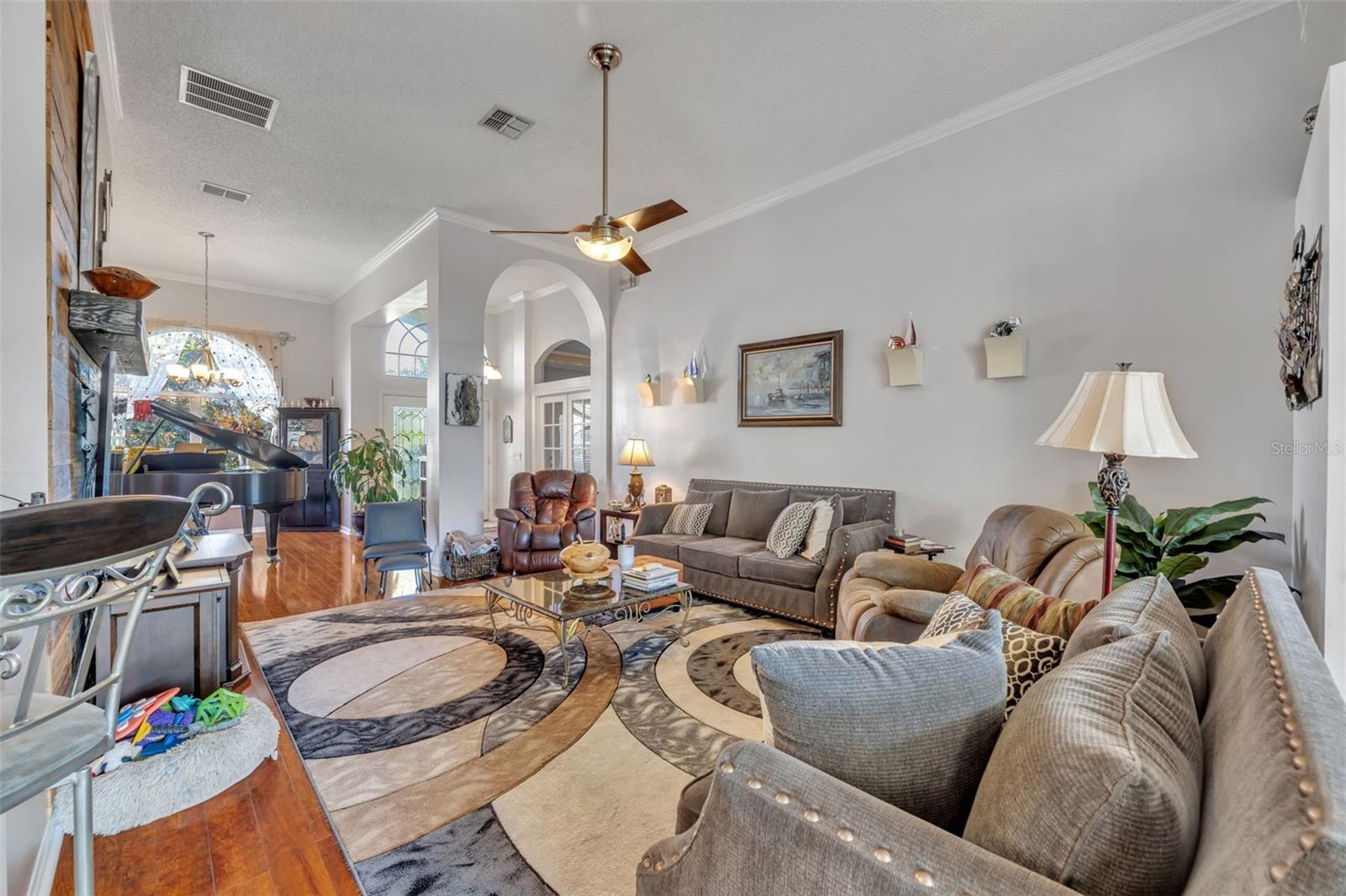 Image 7 of 56 For 524 Lakescape Court