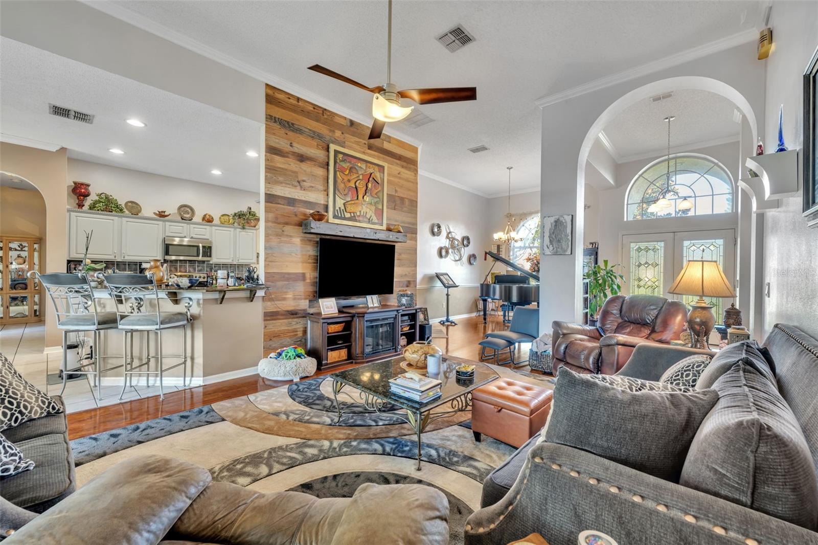 Image 8 of 56 For 524 Lakescape Court