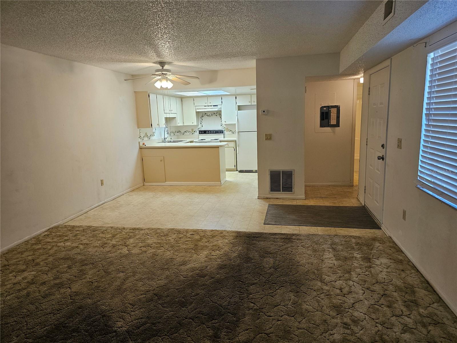 Image 13 of 24 For 117 Windtree Lane 102