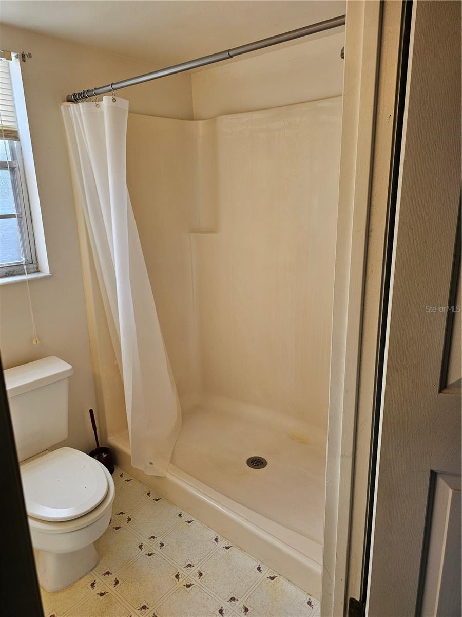 Image 18 of 24 For 117 Windtree Lane 102