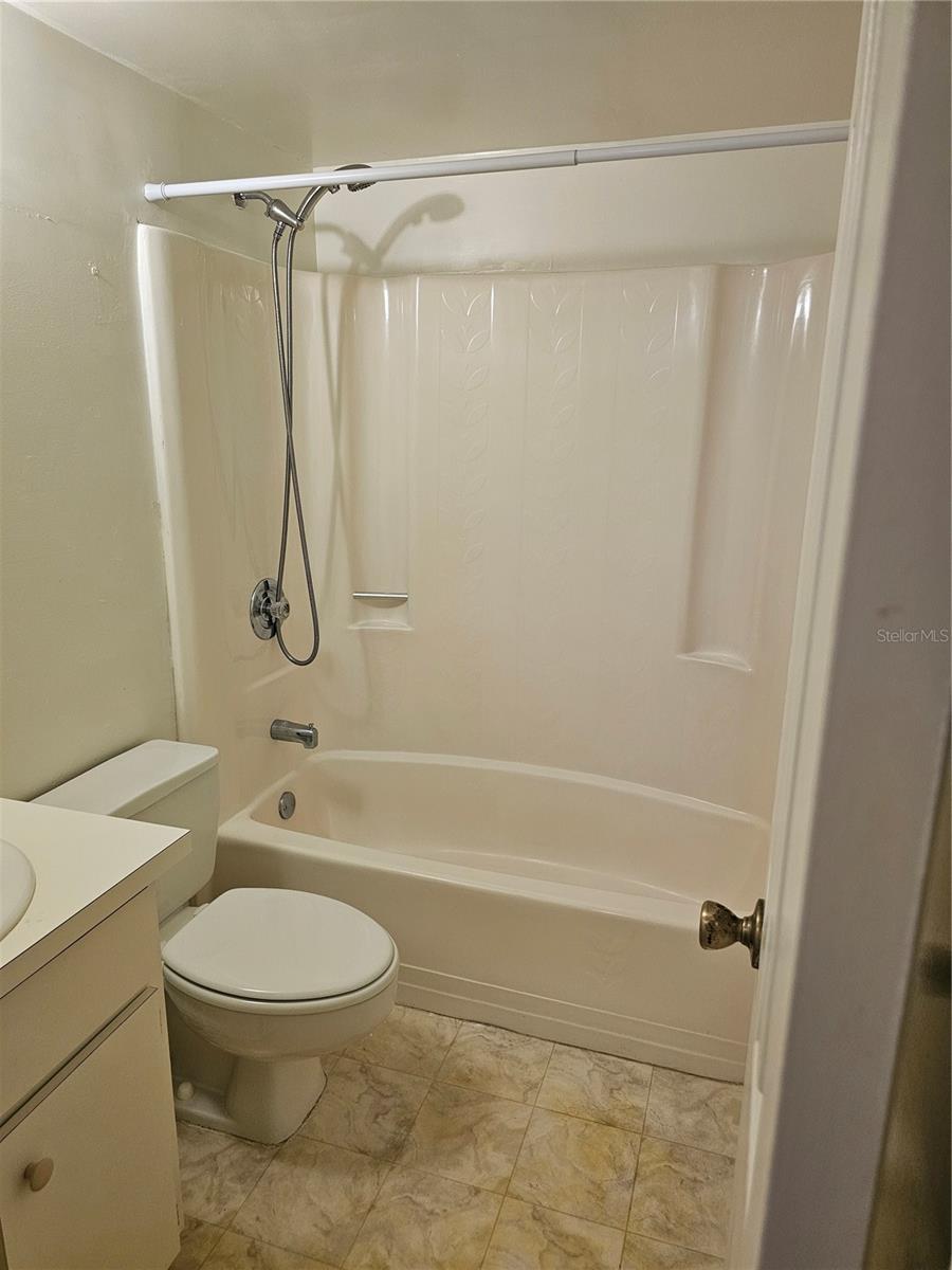 Image 21 of 24 For 117 Windtree Lane 102