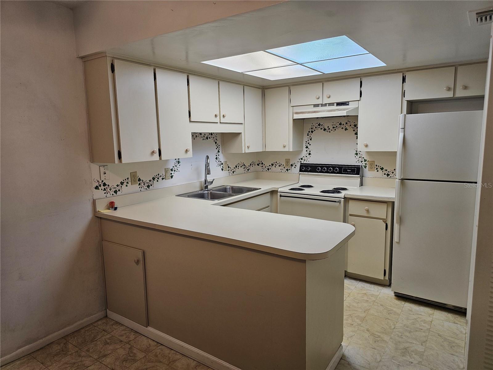 Image 5 of 24 For 117 Windtree Lane 102