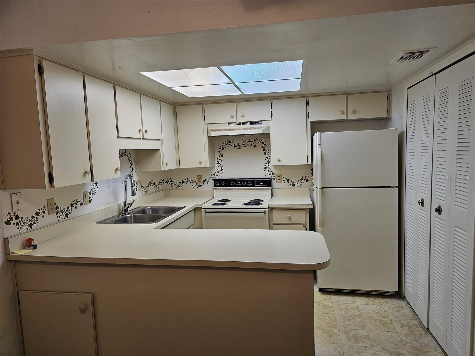 Image 6 of 24 For 117 Windtree Lane 102