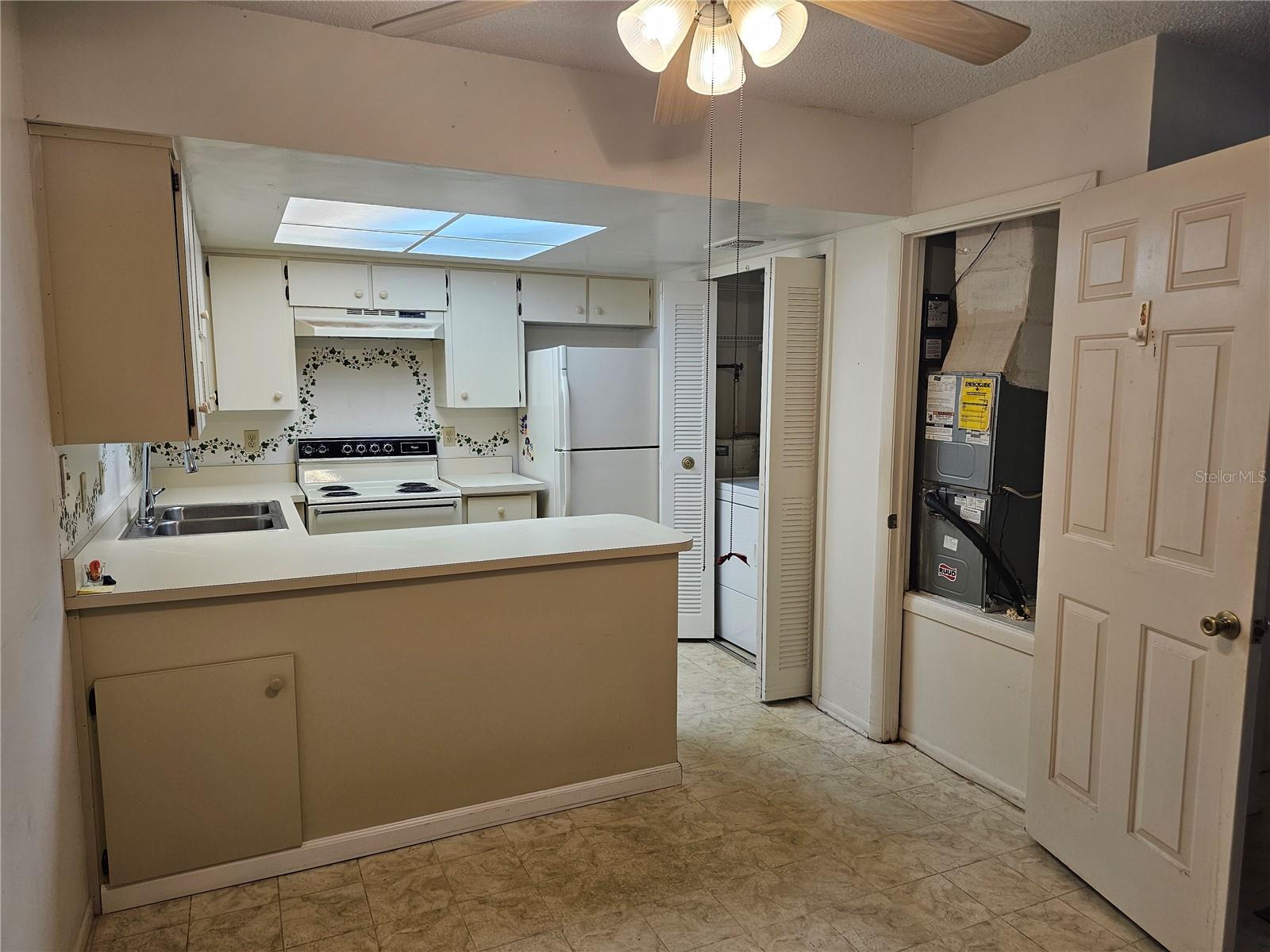 Image 9 of 24 For 117 Windtree Lane 102