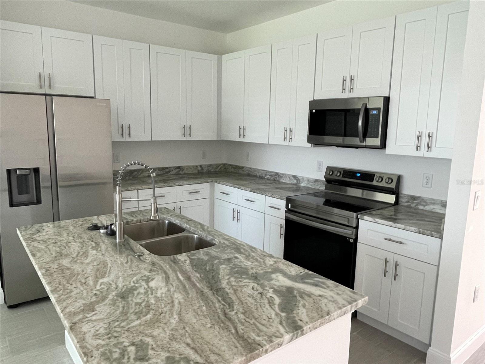 Image 3 of 6 For 917 Gateshead Court