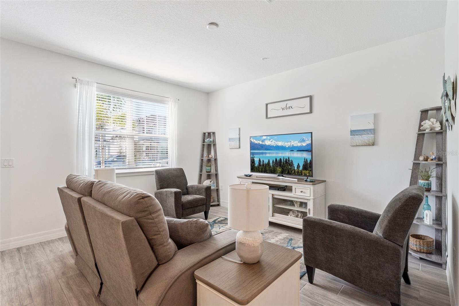 Image 3 of 30 For 9867 Walkway Drive