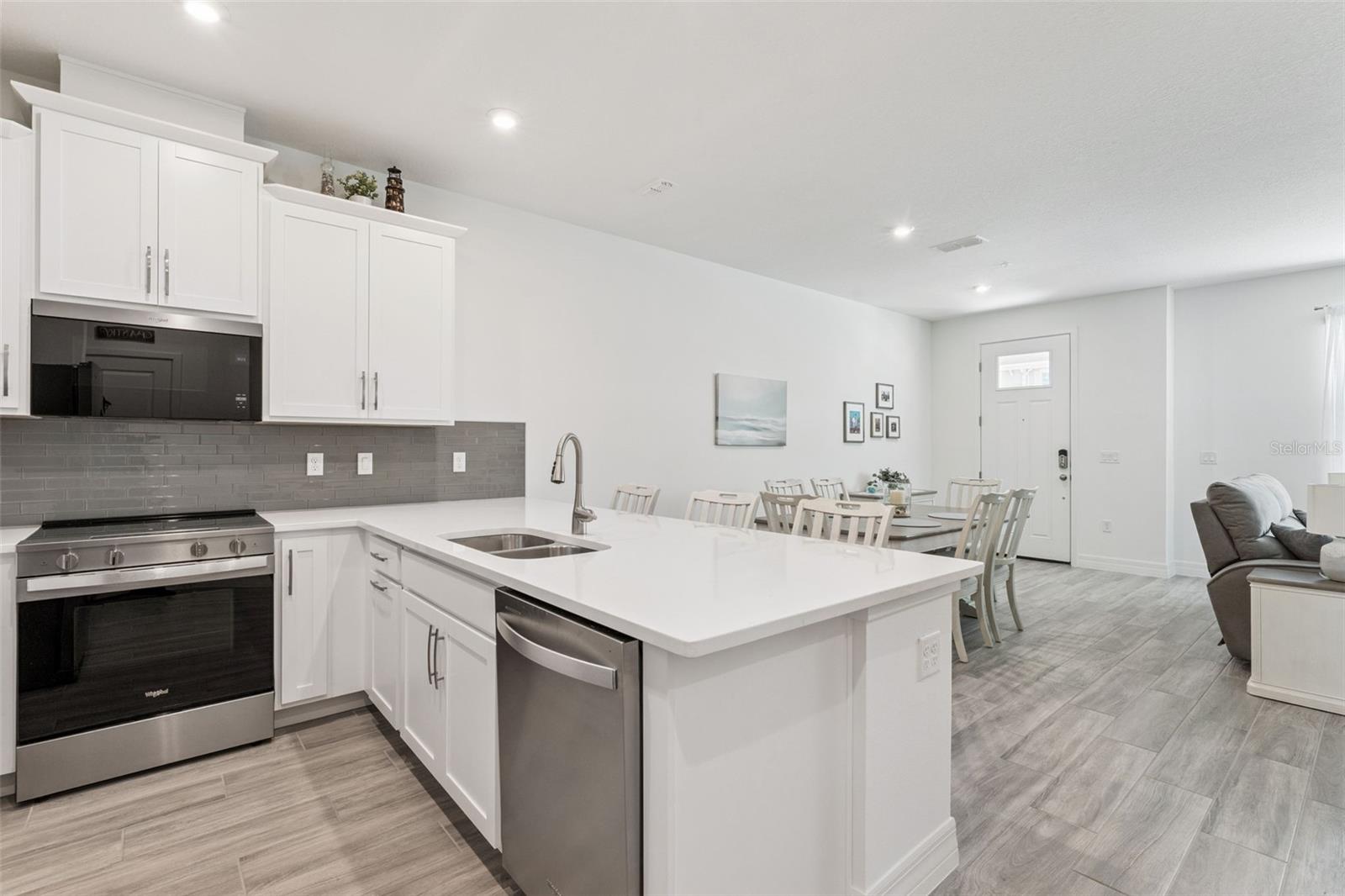 Image 7 of 30 For 9867 Walkway Drive