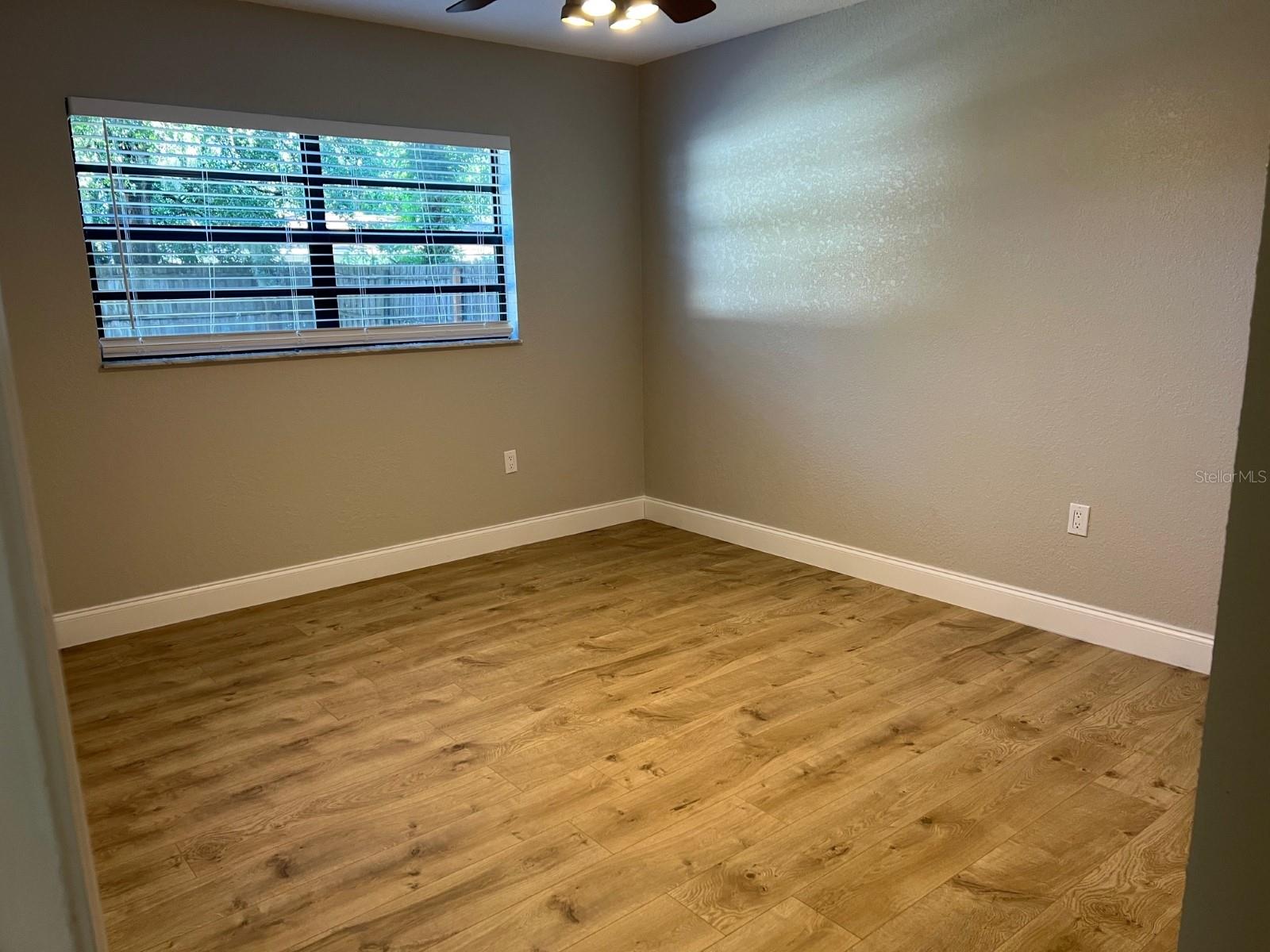 Image 17 of 25 For 8521 Sandberry Boulevard