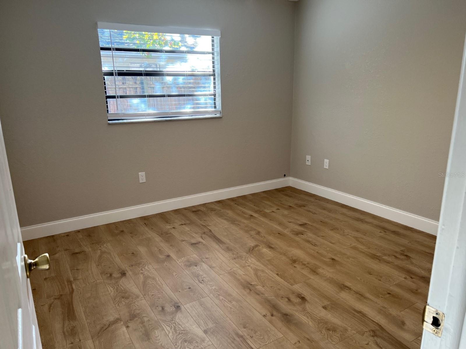 Image 19 of 25 For 8521 Sandberry Boulevard