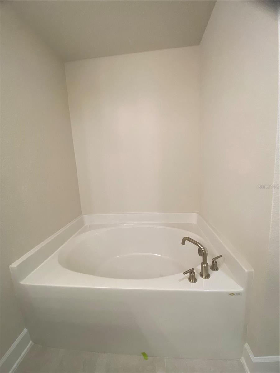 Image 27 of 38 For 4008 Sagefield Drive