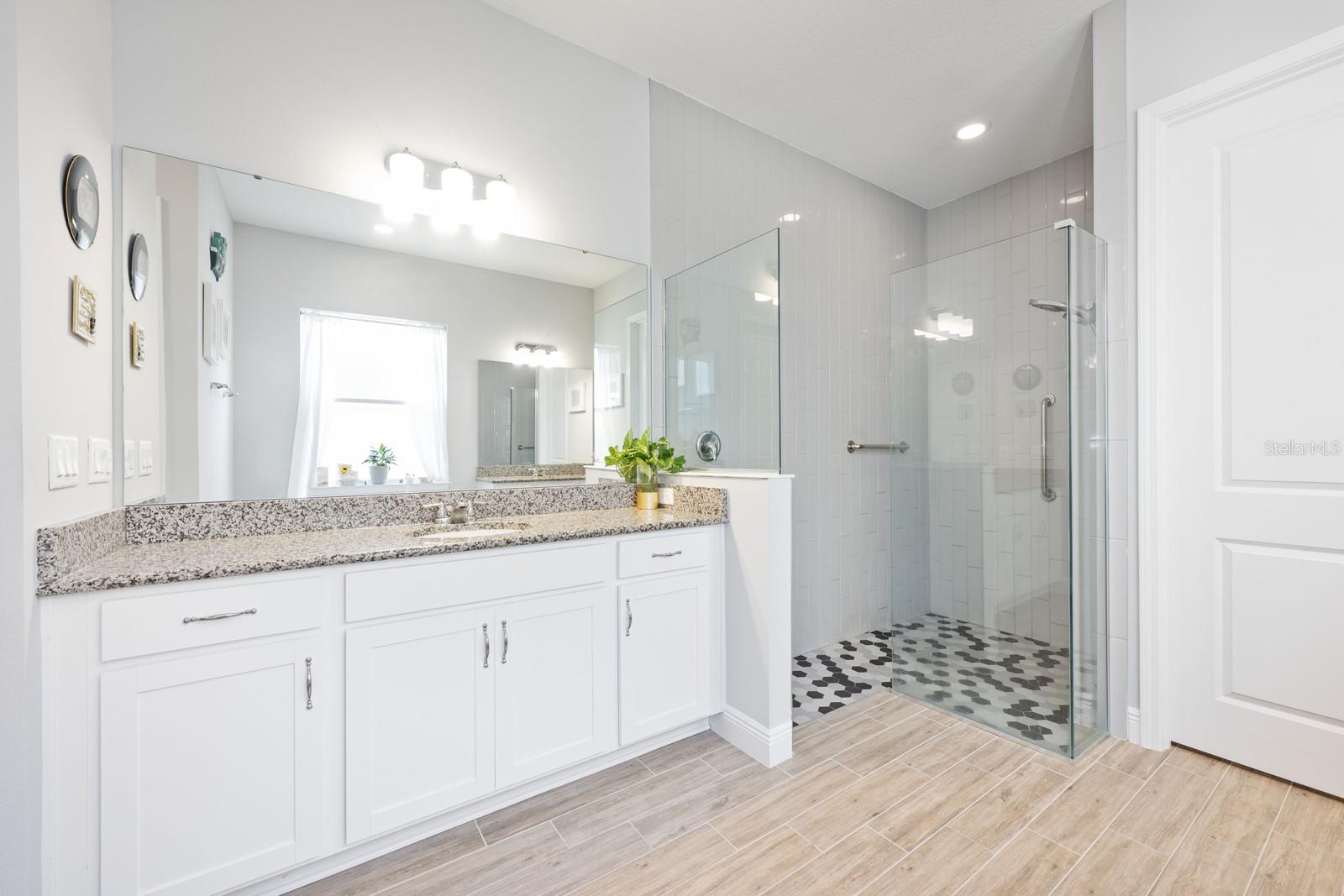 Image 32 of 68 For 5220 Lake Washington Street