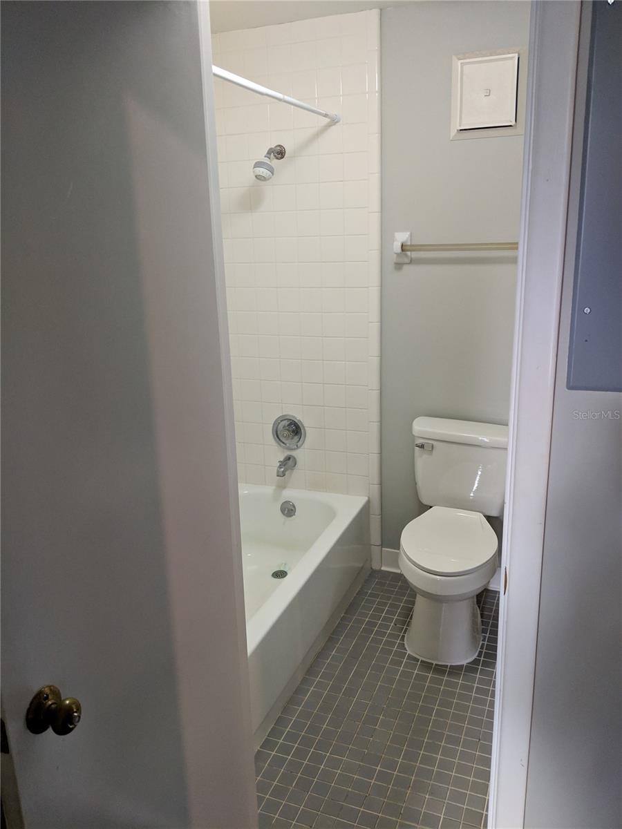 Image 11 of 13 For 752 Westmoreland Drive 2