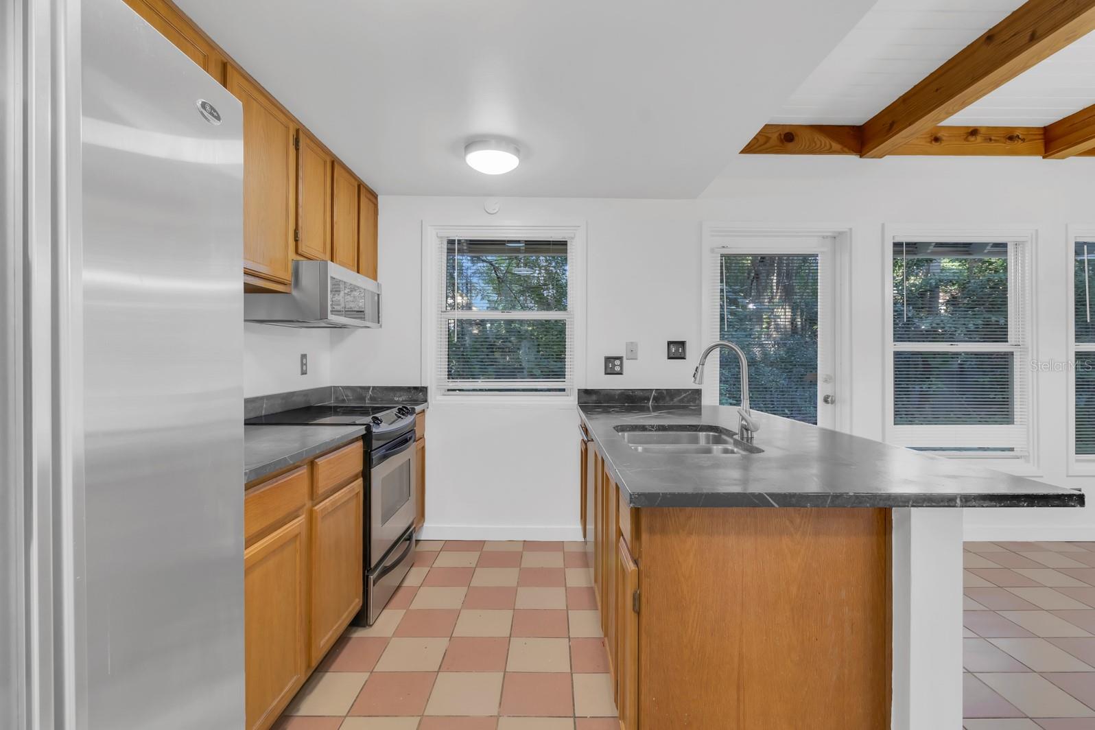 Image 14 of 24 For 752 Westmoreland Drive 2