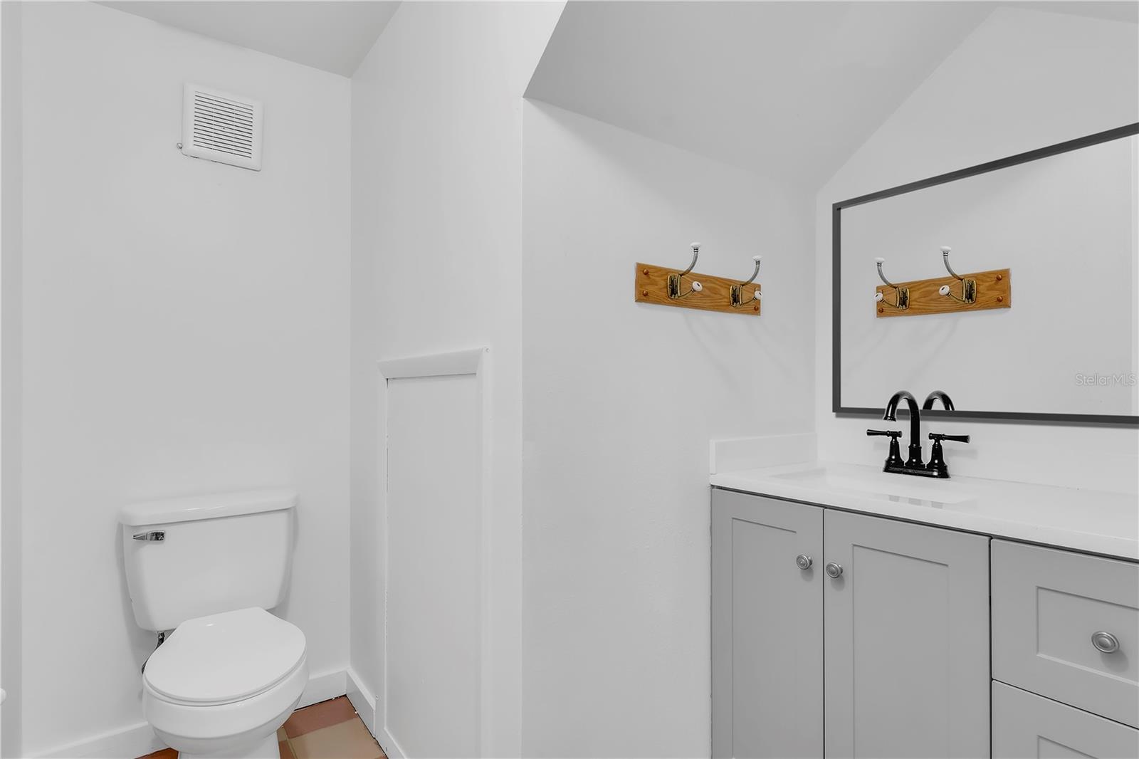 Image 17 of 24 For 752 Westmoreland Drive 2