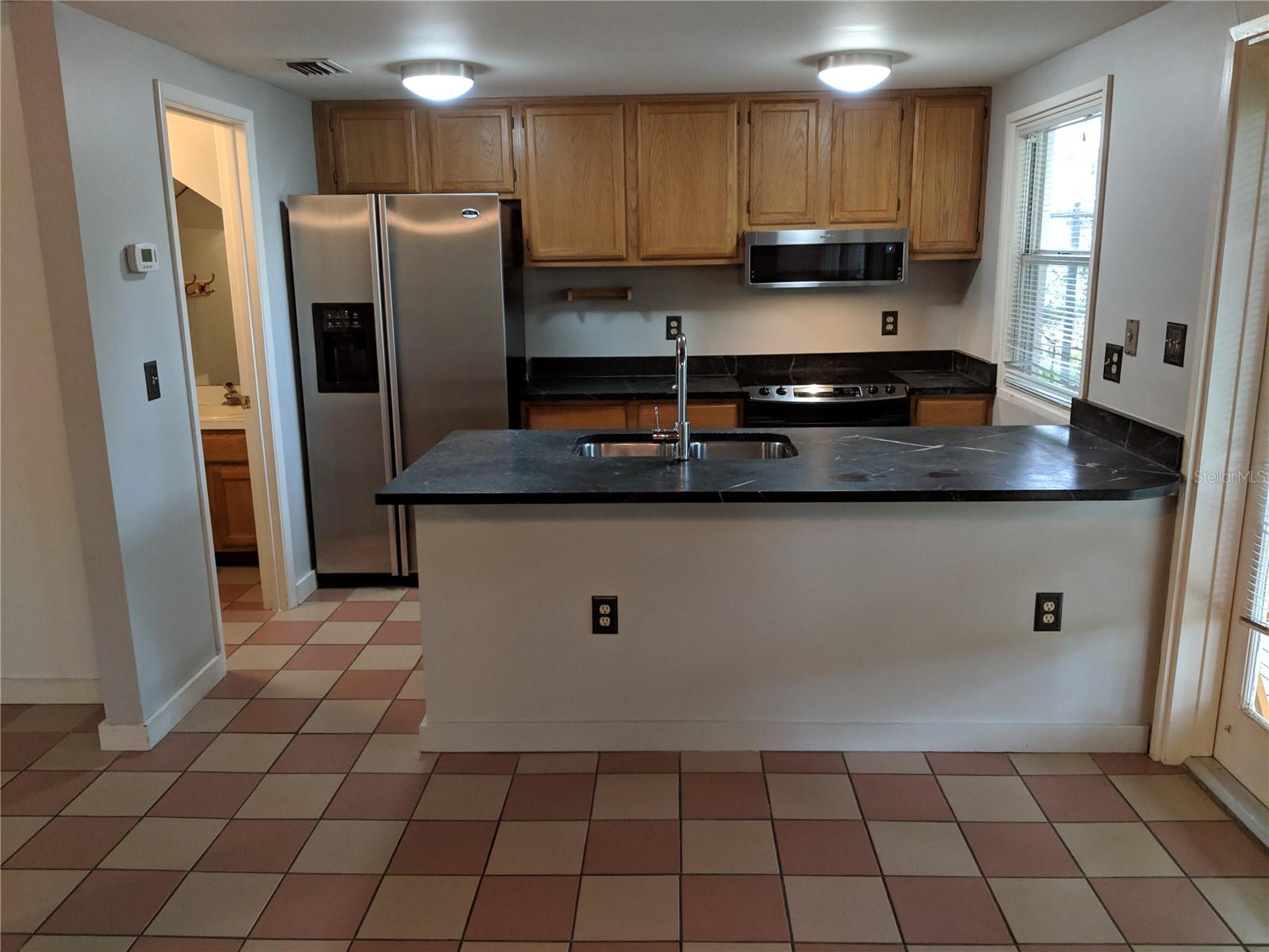 Image 3 of 13 For 752 Westmoreland Drive 2