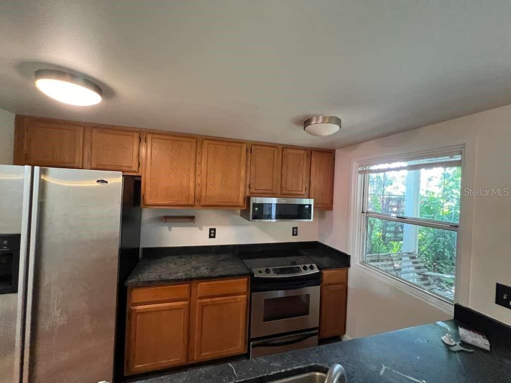 Image 4 of 13 For 752 Westmoreland Drive 2