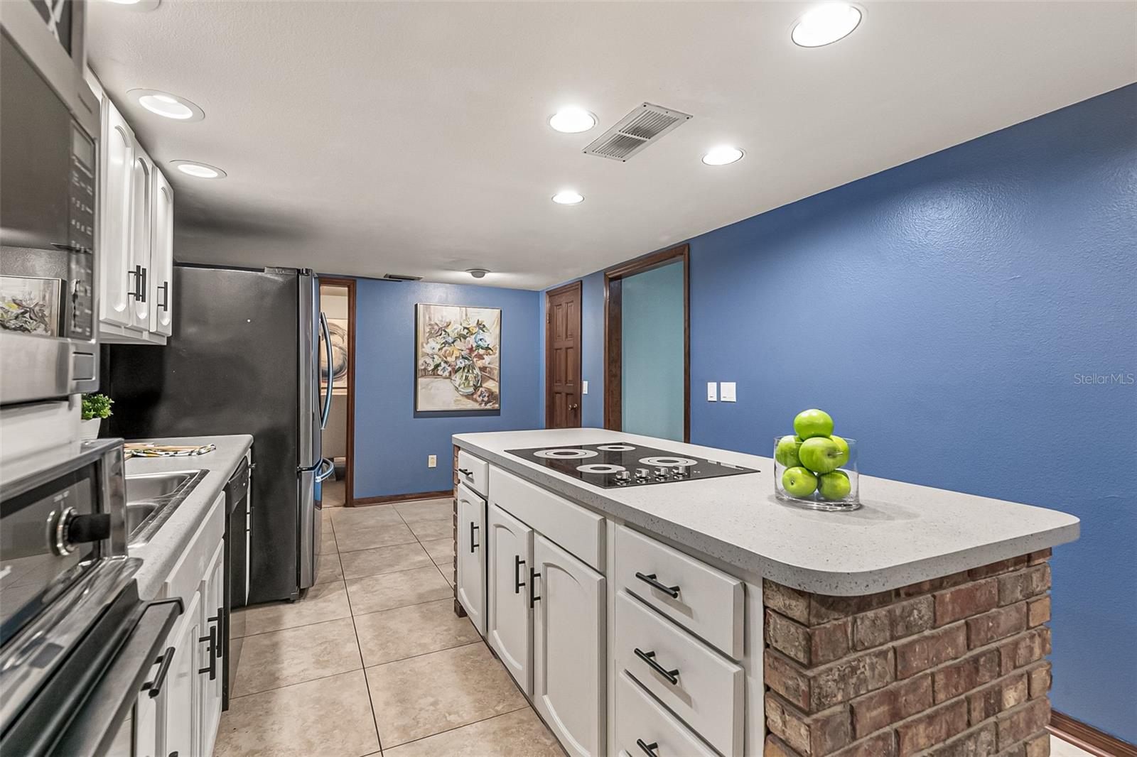 Image 11 of 38 For 568 Gainsboro