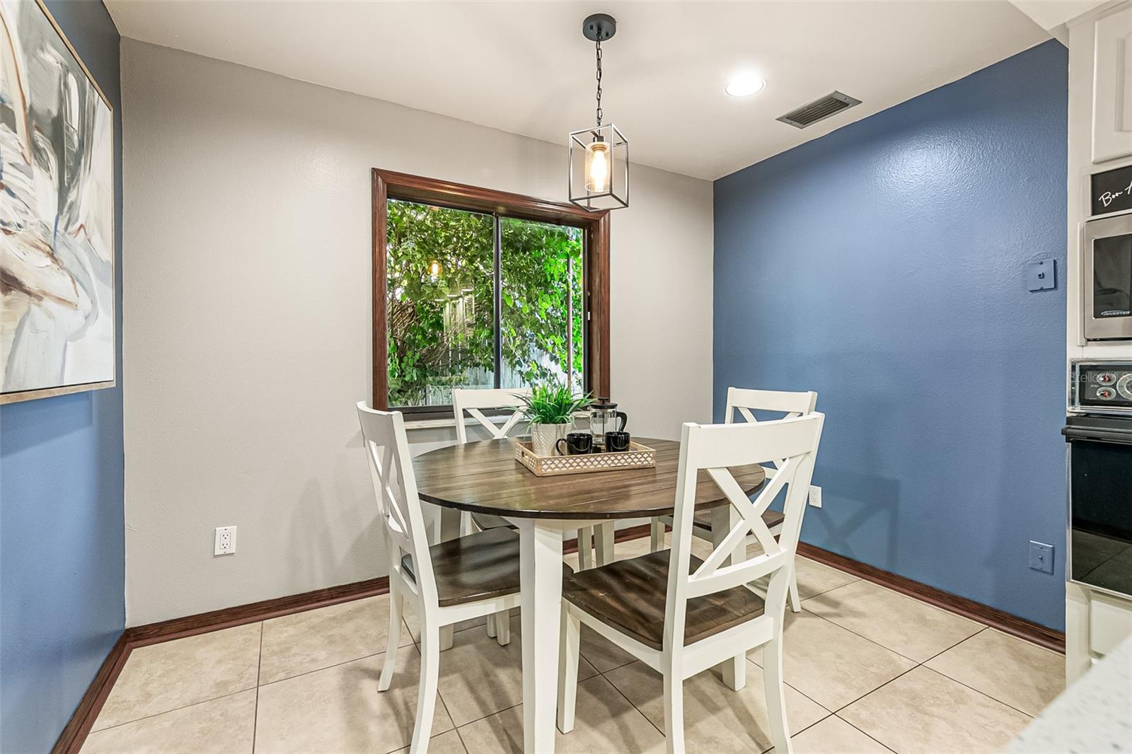 Image 13 of 38 For 568 Gainsboro