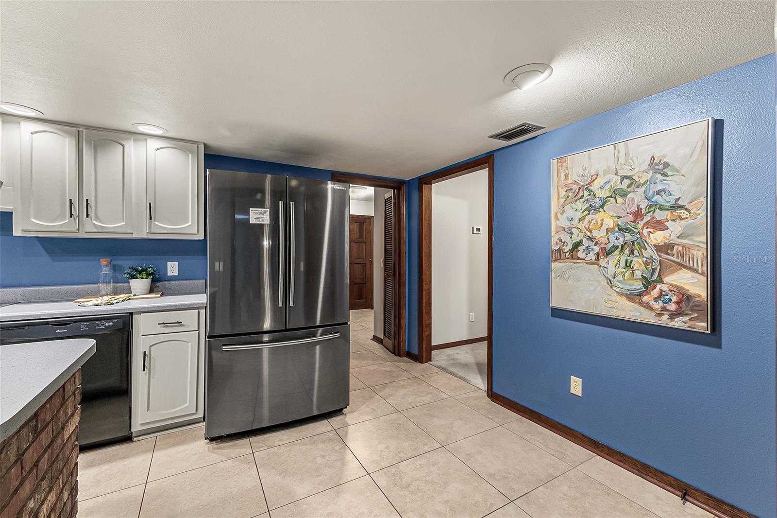 Image 14 of 38 For 568 Gainsboro