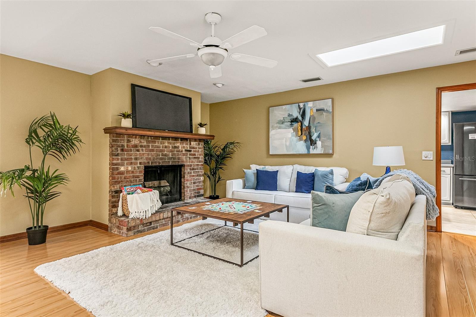 Image 16 of 38 For 568 Gainsboro