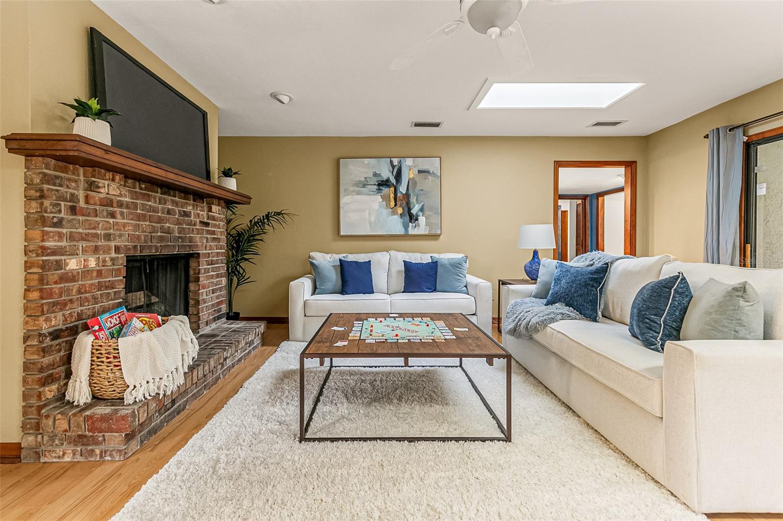 Image 17 of 38 For 568 Gainsboro