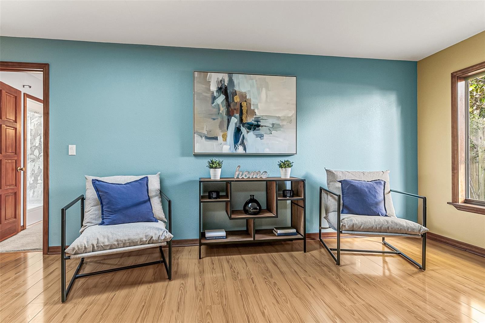 Image 18 of 38 For 568 Gainsboro