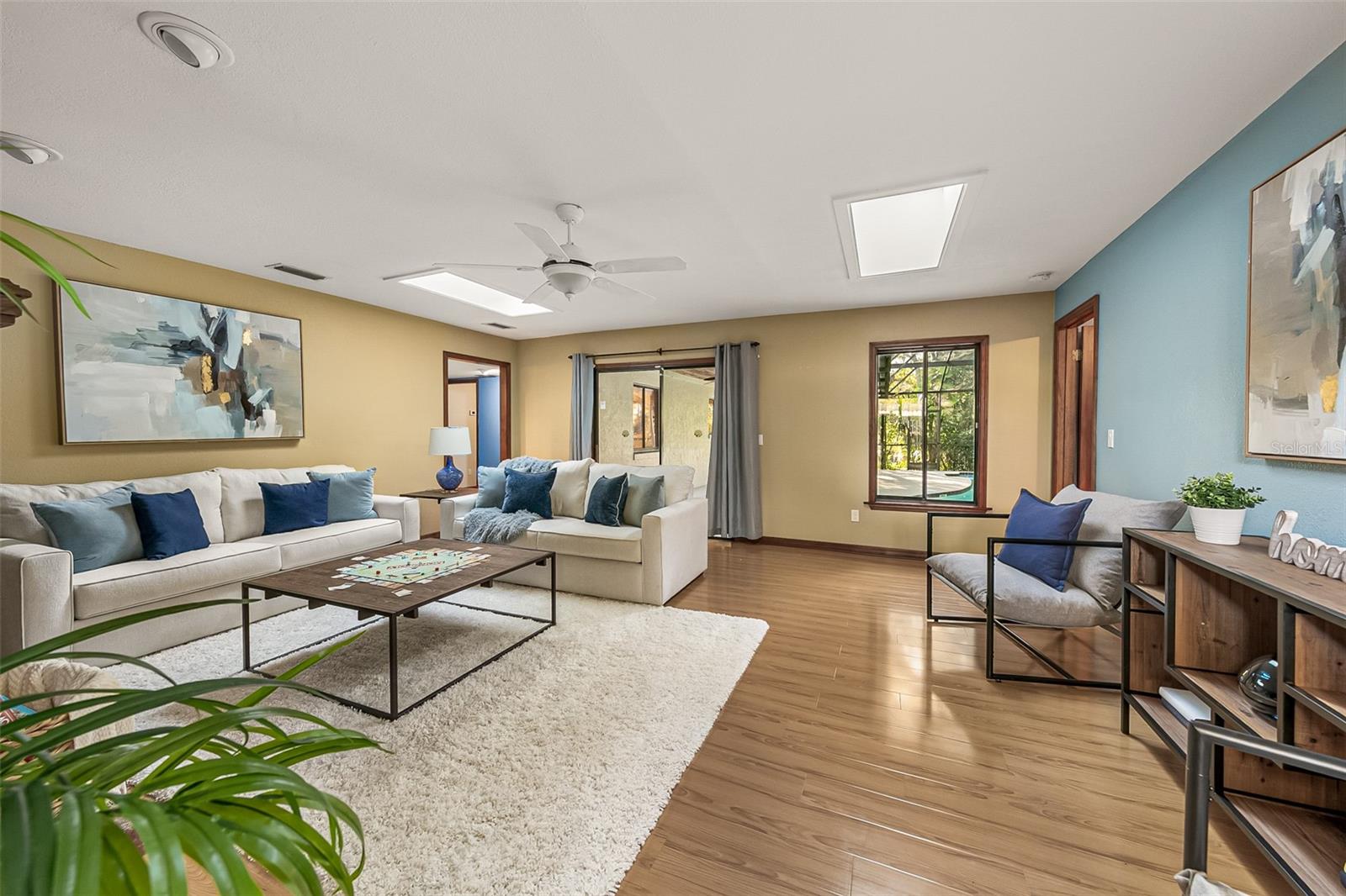 Image 20 of 38 For 568 Gainsboro