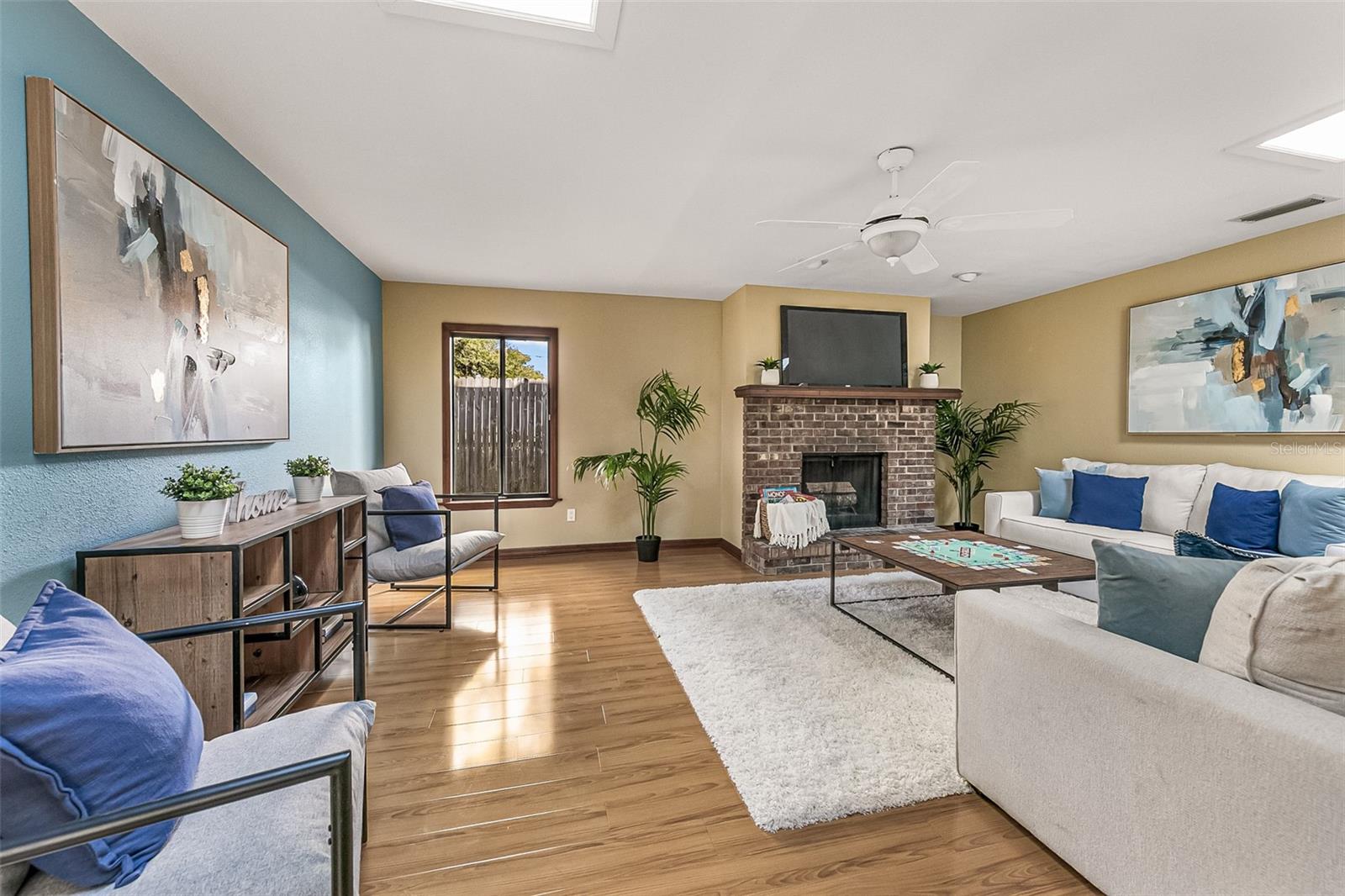 Image 21 of 38 For 568 Gainsboro