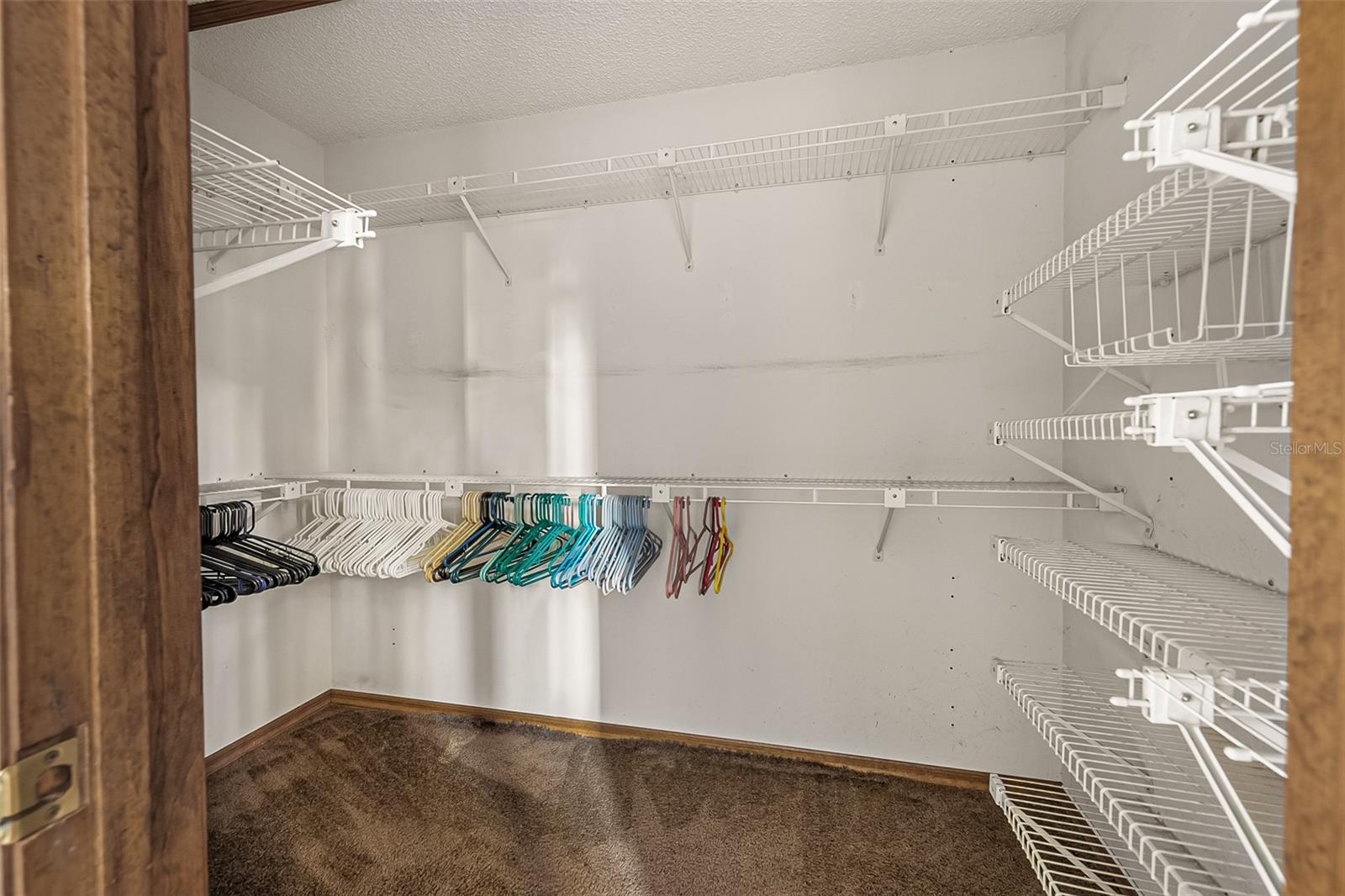 Image 23 of 38 For 568 Gainsboro