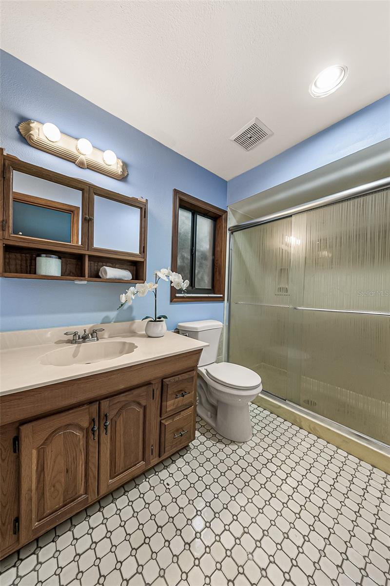 Image 25 of 38 For 568 Gainsboro