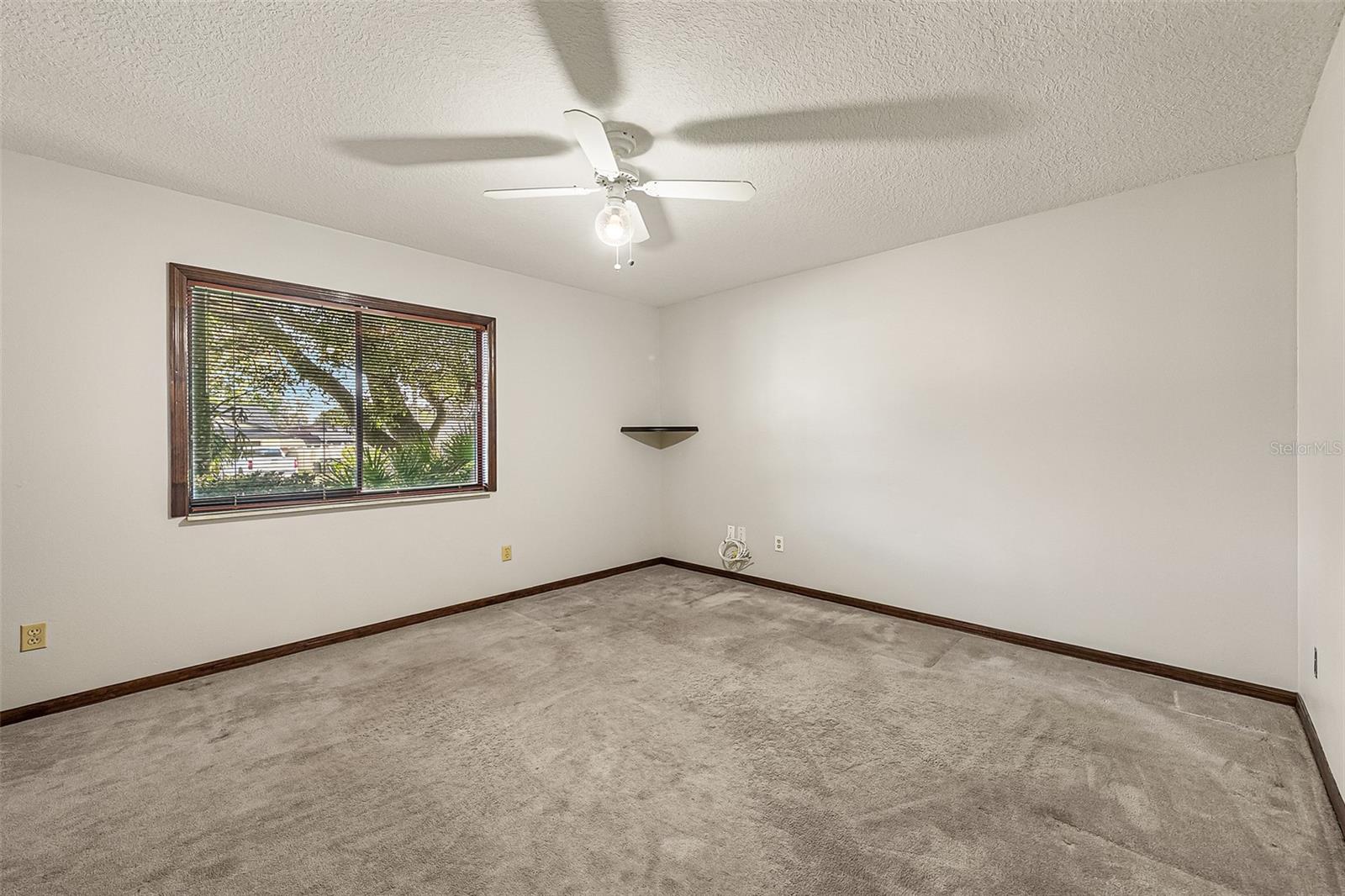 Image 28 of 38 For 568 Gainsboro