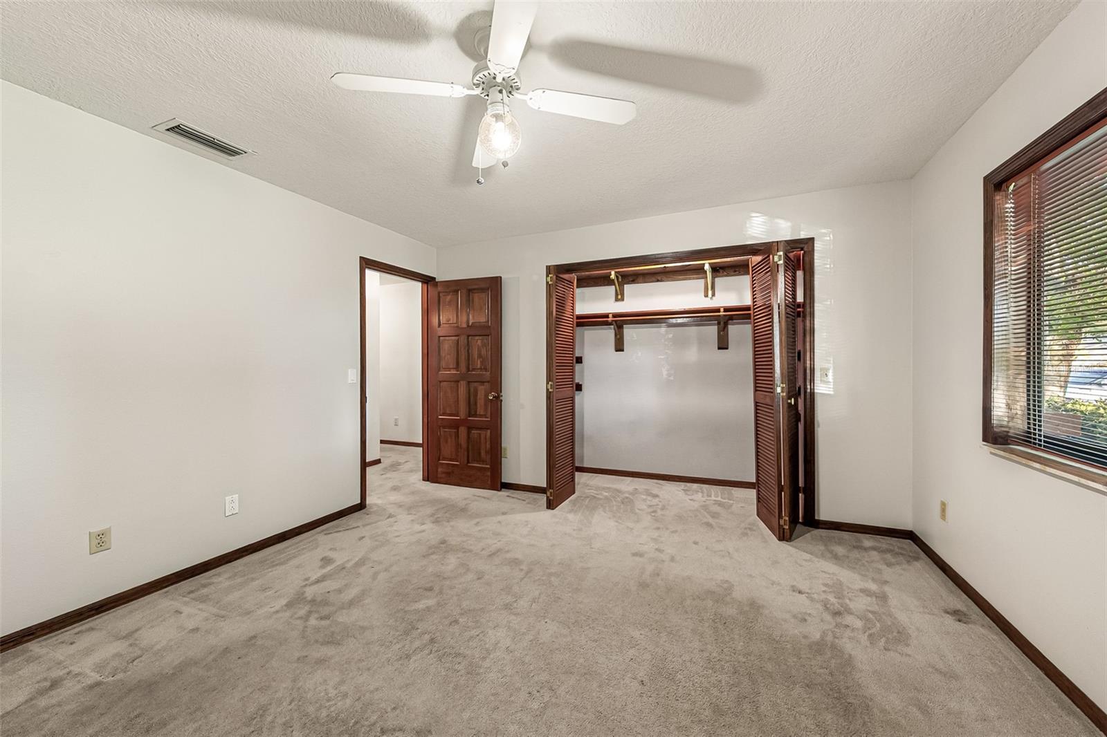 Image 29 of 38 For 568 Gainsboro