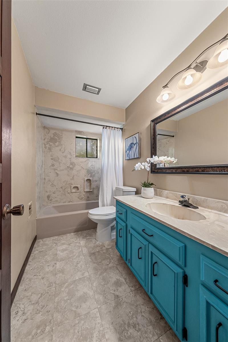 Image 31 of 38 For 568 Gainsboro