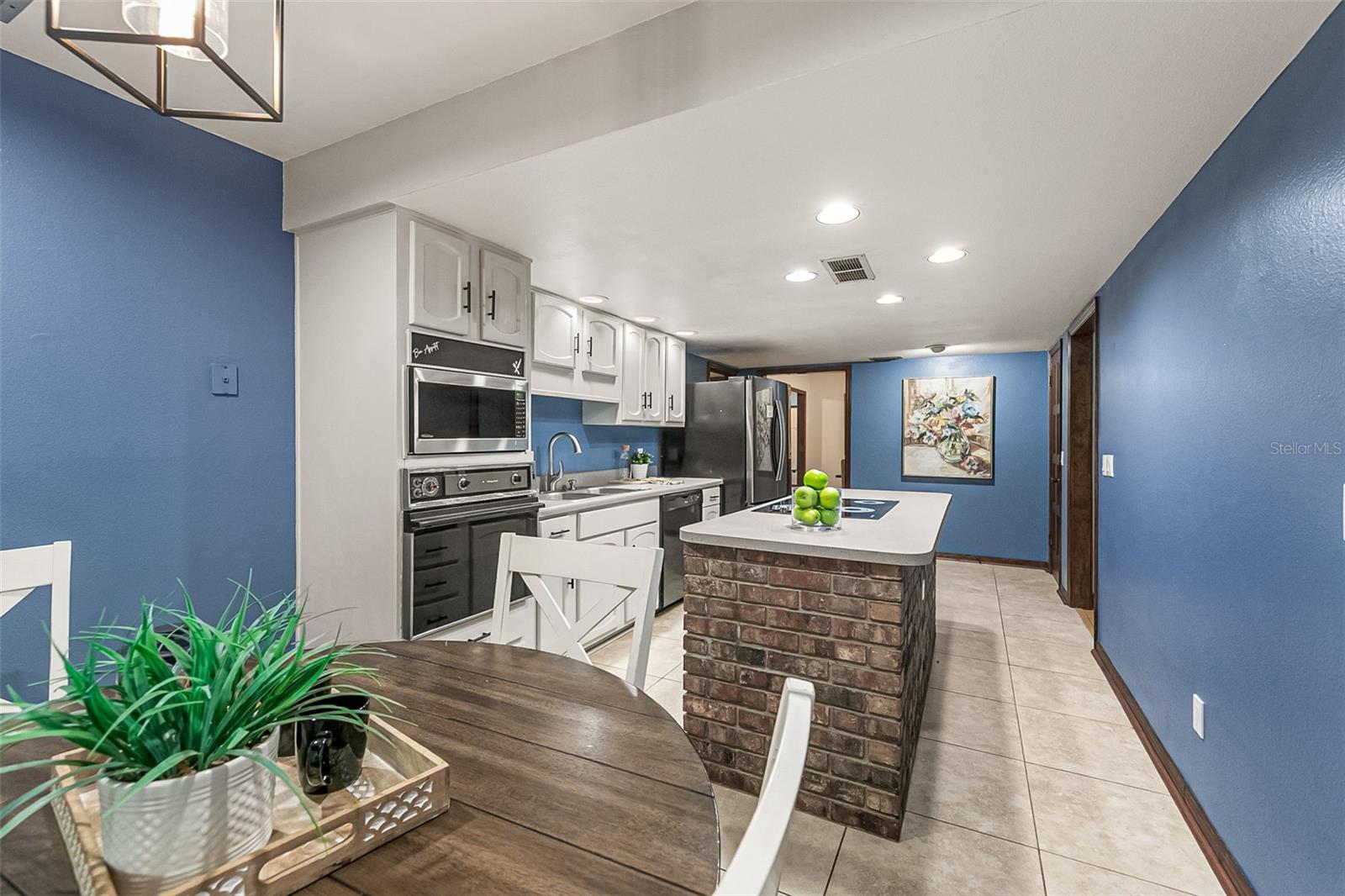 Image 9 of 38 For 568 Gainsboro