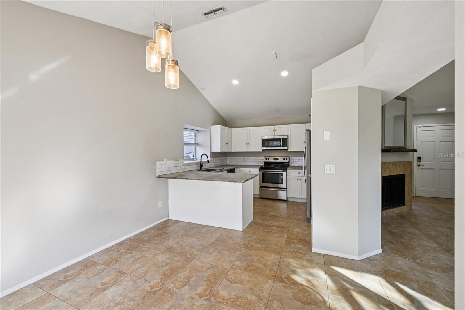 Listing photo id 10 for 6572 Whirlaway Circle