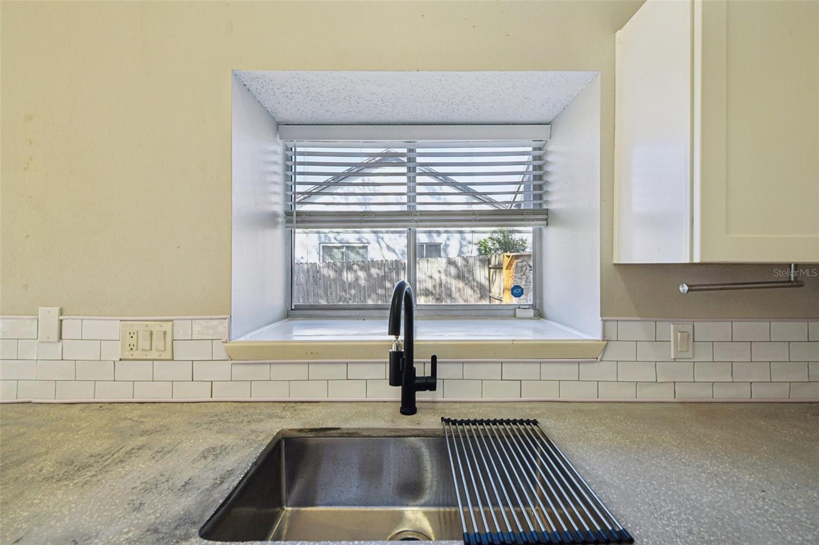 Listing photo id 14 for 6572 Whirlaway Circle