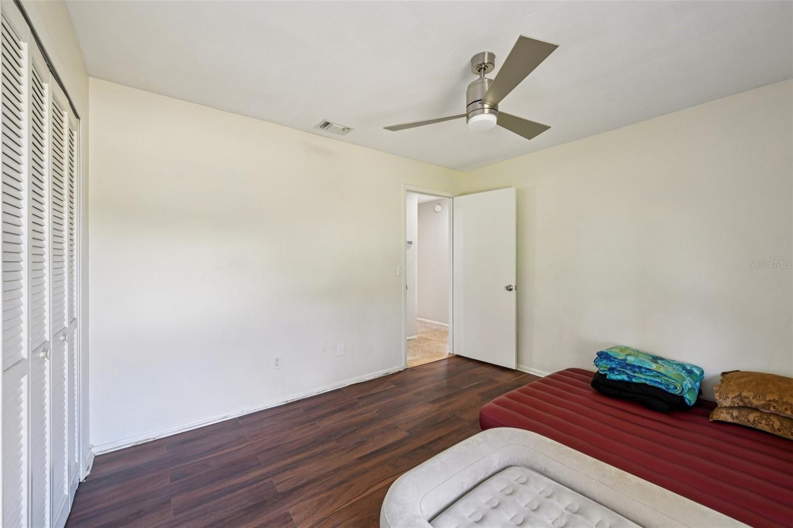 Listing photo id 17 for 6572 Whirlaway Circle