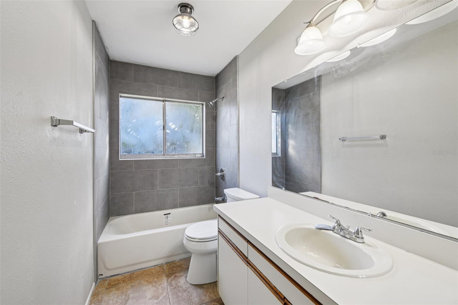 Listing photo id 18 for 6572 Whirlaway Circle