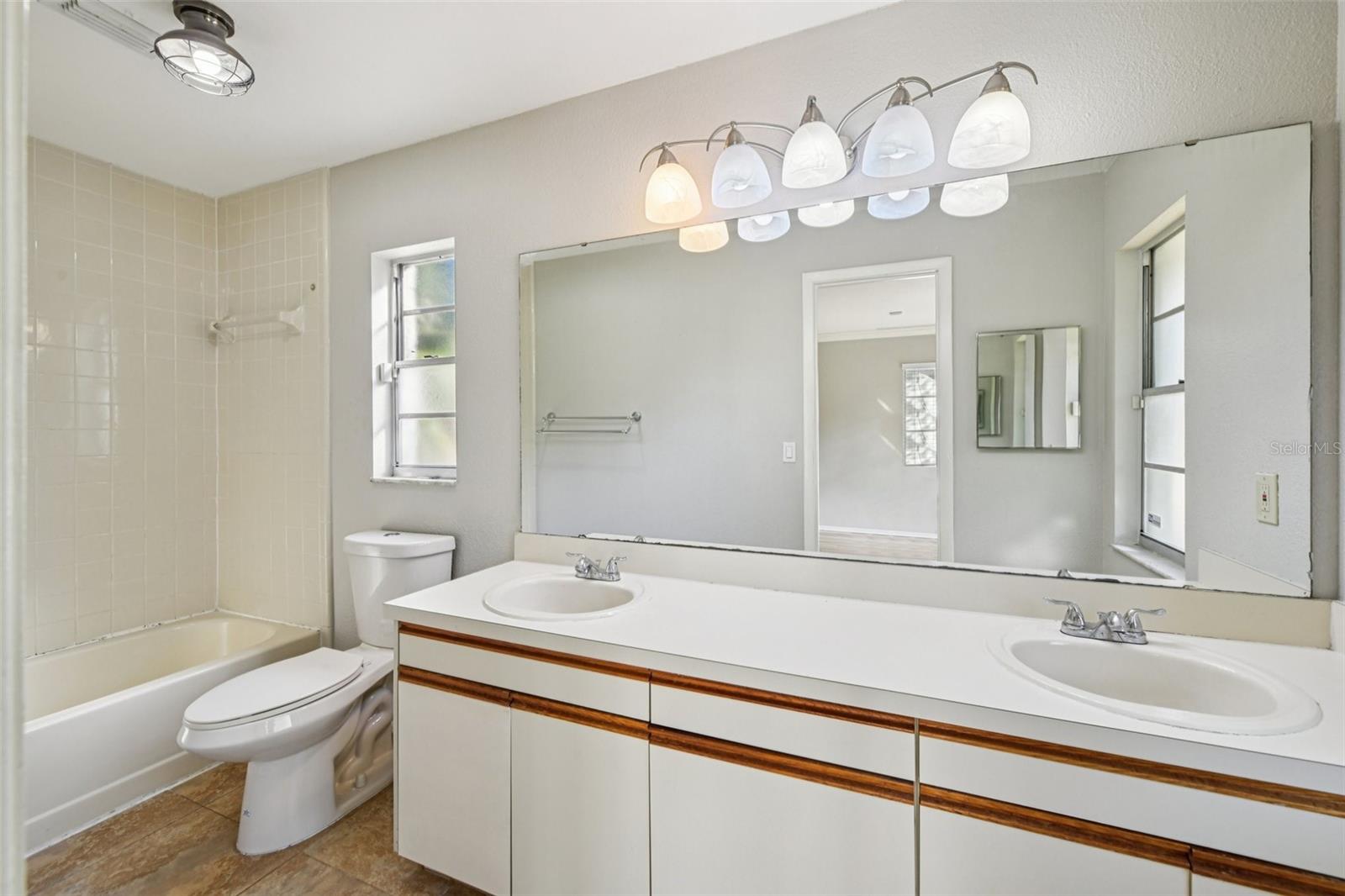 Listing photo id 22 for 6572 Whirlaway Circle