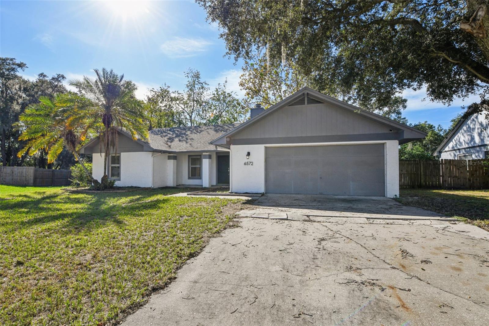 Listing photo id 2 for 6572 Whirlaway Circle