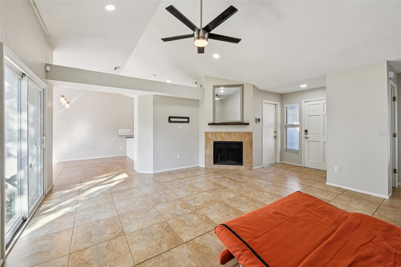 Listing photo id 4 for 6572 Whirlaway Circle